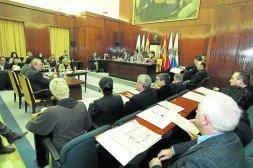 Sesión plenaria de ayer en el Ayuntamiento de Santander. / CELEDONIO
