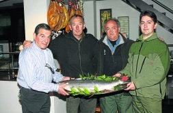 Un joven pescador de Vargas logra en el río Nansa el 'campanu' de la temporada