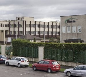 Entrada de la factoría de Edscha en la localidad cántabra de Guarnizo. ::                             ROBERTO RUIZ