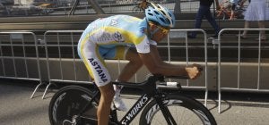 Alberto Contador ensaya el prólogo. :: EFE