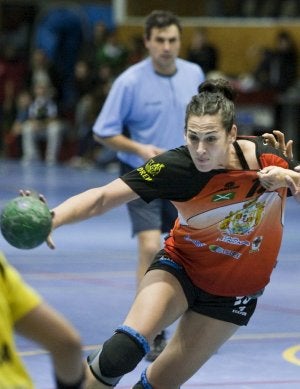 La 'marea verde' empujó al Seficosa Camargo hacia su primer triunfo