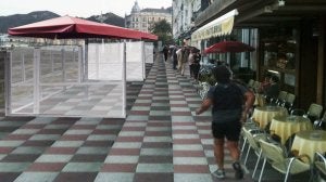 Los hosteleros de Castro proponen un diseño de terrazas cerradas en Amestoy