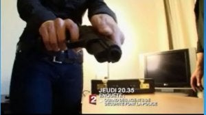Una pistola en el avión