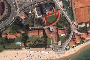El terreno (marcado en rojo) se encuentra detrás del Balneario, justo enfrente del Club de Tenis. ::                             DM