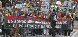 El movimiento 15M congrega a los afectados por los últimos recortes del Gobierno regional