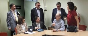 Los portavoces de los directores de los colegios e institutos públicos, en la reunión de ayer en la Consejería de Educación. ::                             SÉ QUINTANA
