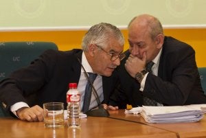 Los exjugadores denunciarán hoy a Pernía y Lavín por «delito societario continuado»