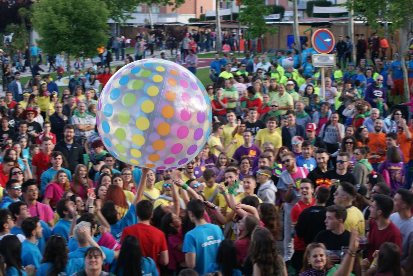 Pregón y desfile de peñas de fiestas de La Flecha 