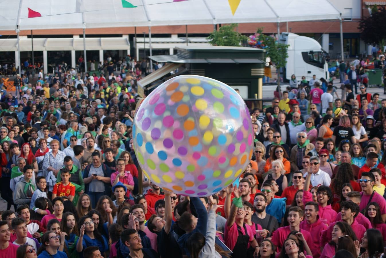 Pregón y desfile de peñas de fiestas de La Flecha 