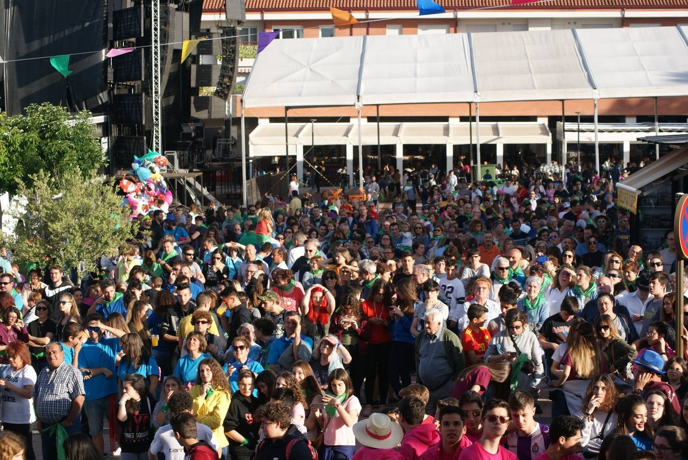 Pregón y desfile de peñas de fiestas de La Flecha 
