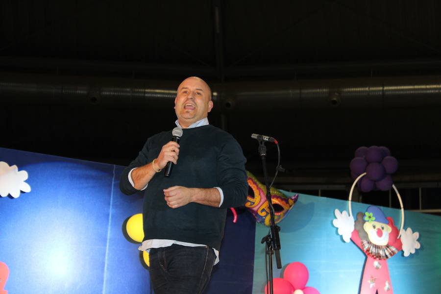 Fotos: Concurso chirigotas de Arroyo y comparsa gaditana