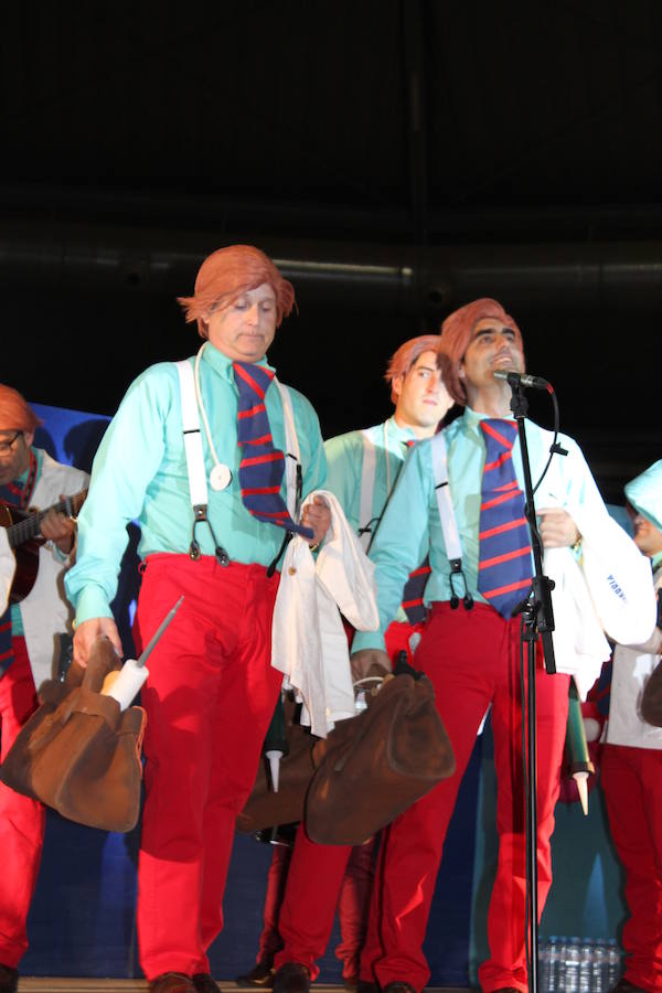 Fotos: Concurso chirigotas de Arroyo y comparsa gaditana