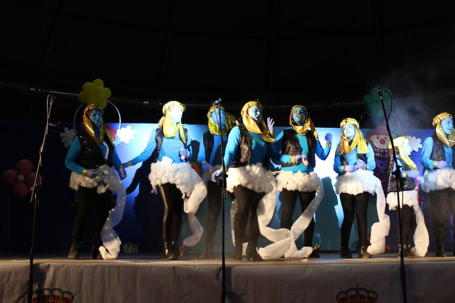 Fotos: Concurso chirigotas de Arroyo y comparsa gaditana