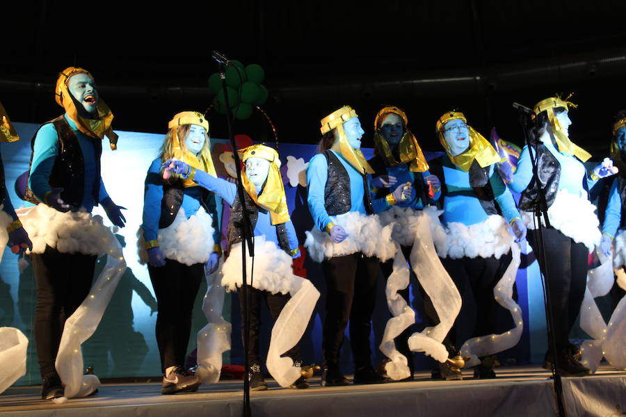 Fotos: Concurso chirigotas de Arroyo y comparsa gaditana