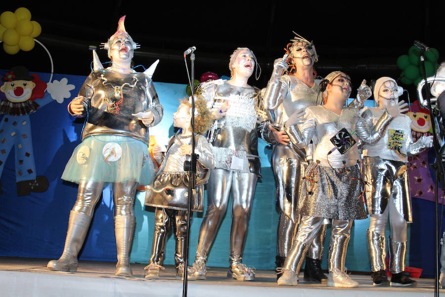 Fotos: Concurso chirigotas de Arroyo y comparsa gaditana