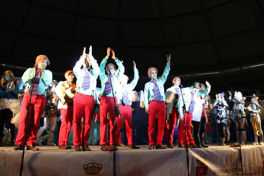 Fotos: Concurso chirigotas de Arroyo y comparsa gaditana