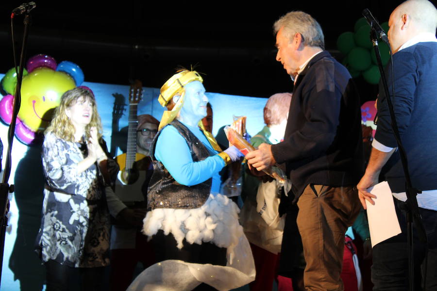 Fotos: Concurso chirigotas de Arroyo y comparsa gaditana