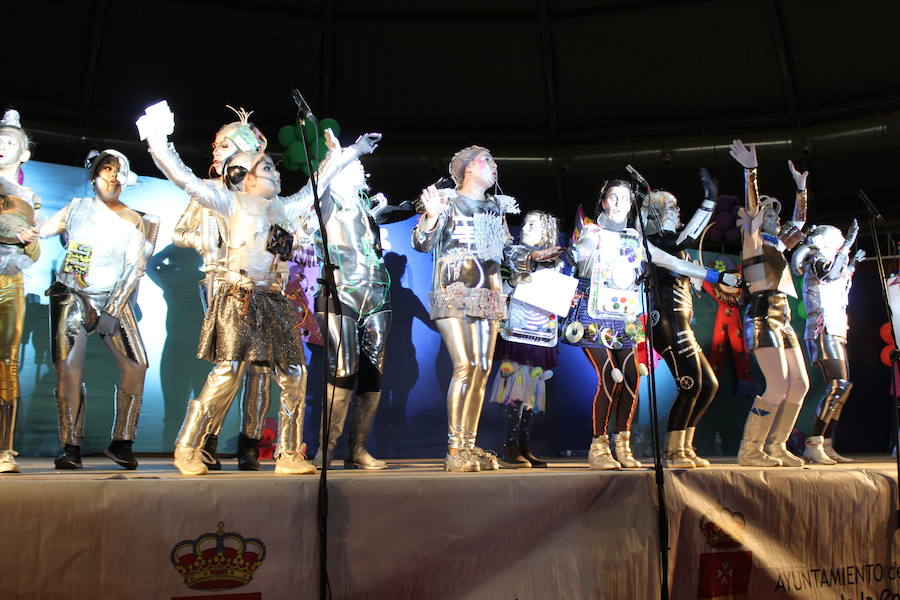 Fotos: Concurso chirigotas de Arroyo y comparsa gaditana
