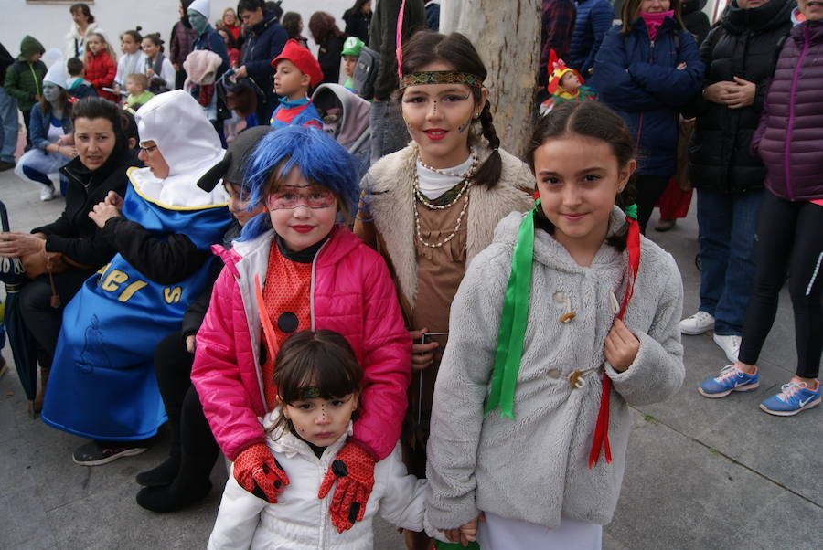 Fotos: Desfile de disfraces por Carnavales en Arroyo