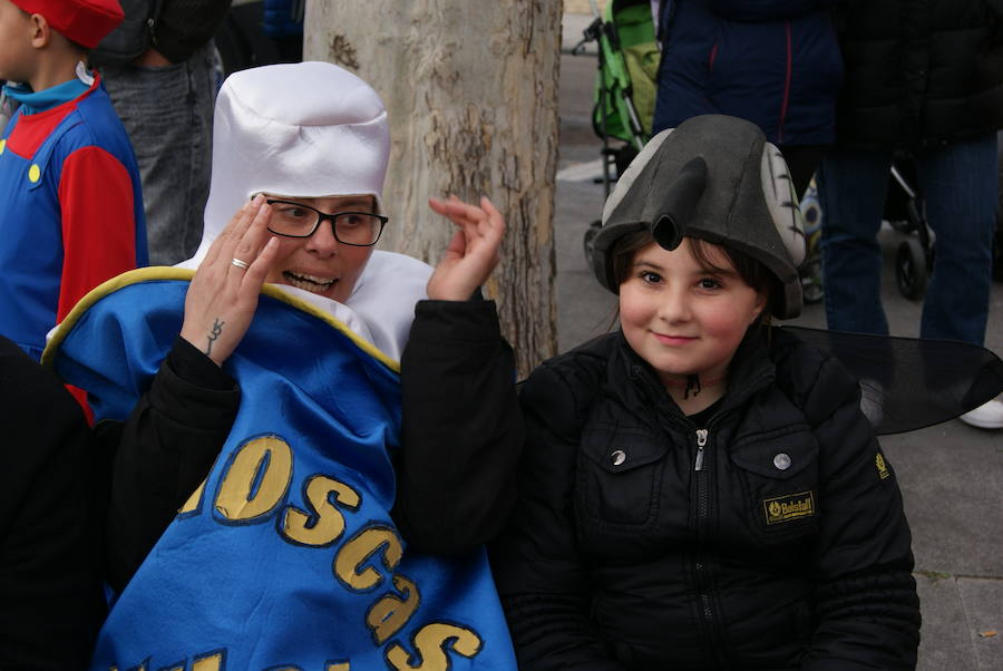 Fotos: Desfile de disfraces por Carnavales en Arroyo
