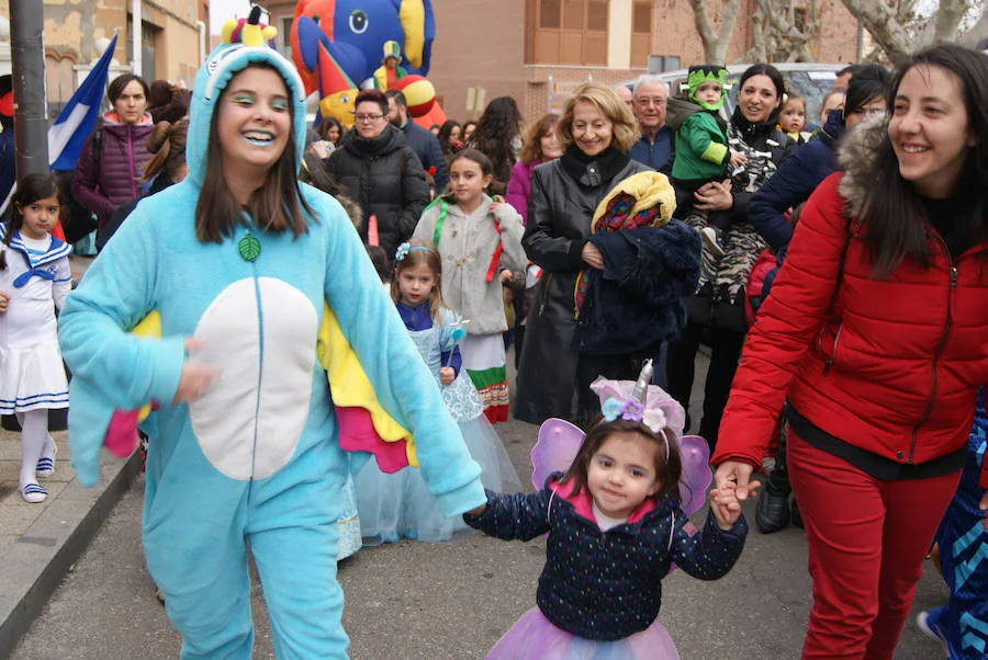 Fotos: Desfile de disfraces por Carnavales en Arroyo