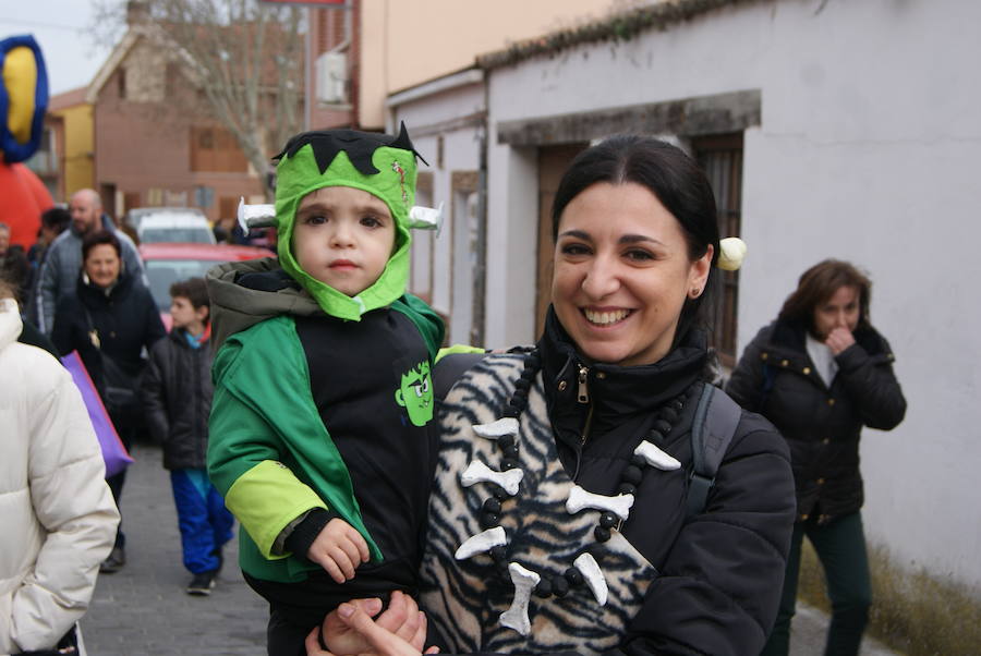 Fotos: Desfile de disfraces por Carnavales en Arroyo