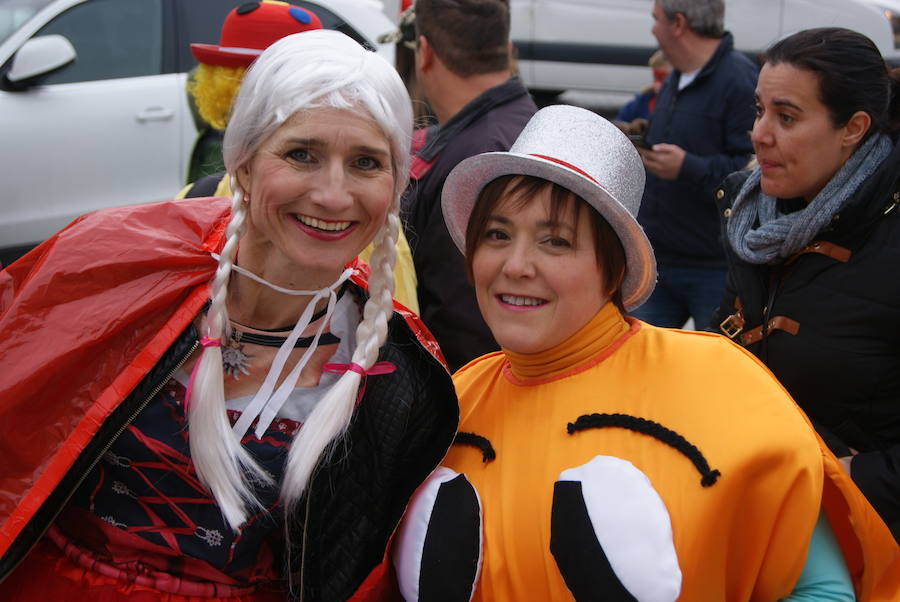 Fotos: Desfile de disfraces por Carnavales en Arroyo