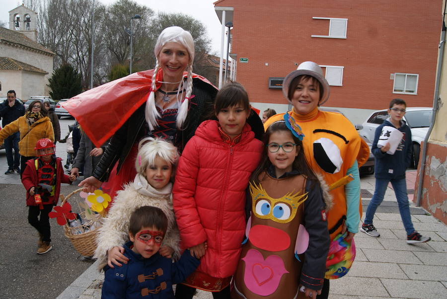 Fotos: Desfile de disfraces por Carnavales en Arroyo