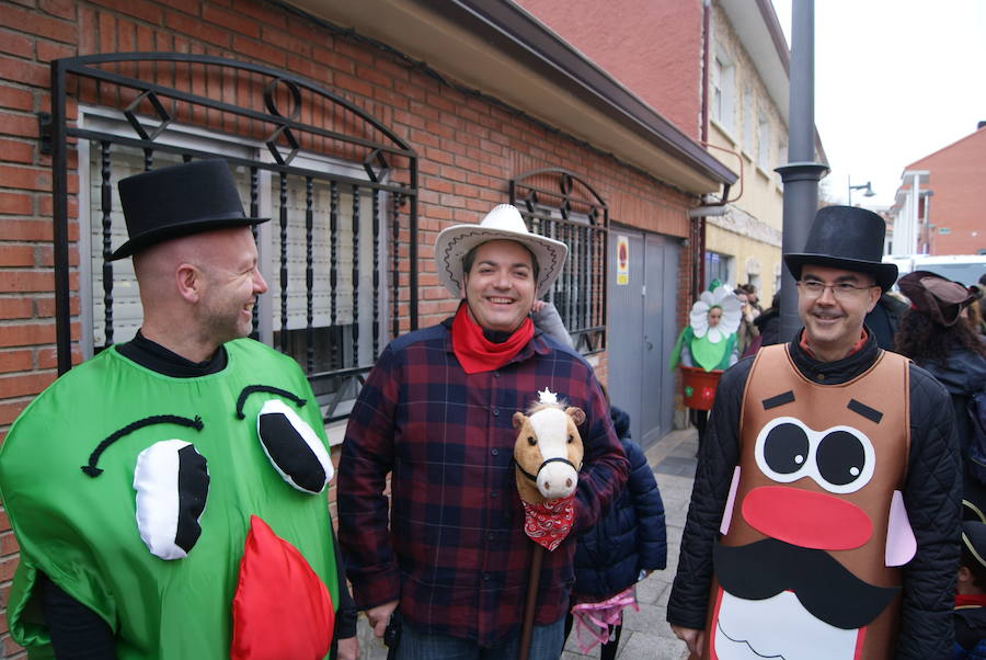 Fotos: Desfile de disfraces por Carnavales en Arroyo