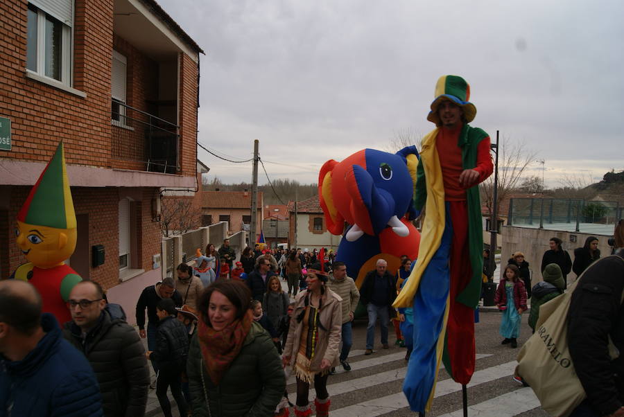 Fotos: Desfile de disfraces por Carnavales en Arroyo