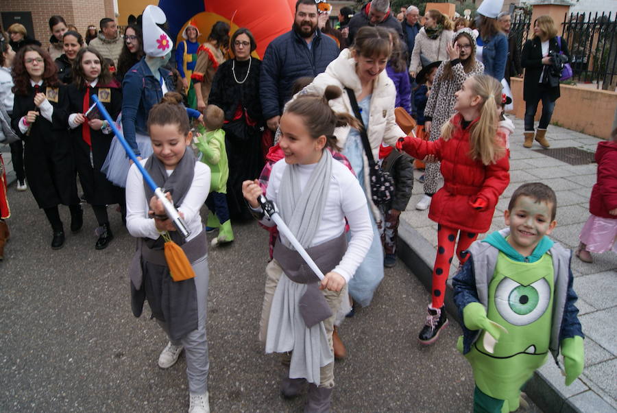 Fotos: Desfile de disfraces por Carnavales en Arroyo