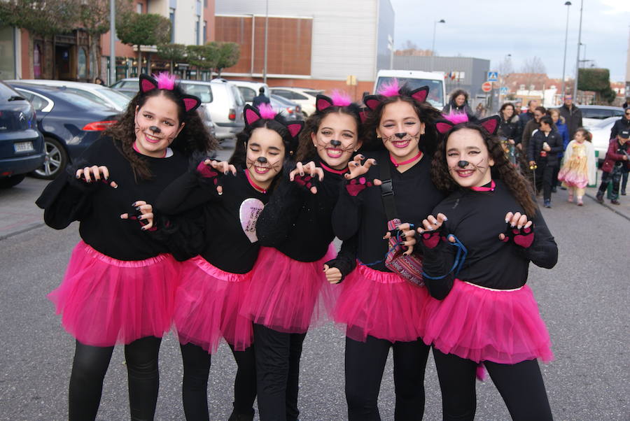 Fotos: Desfile de disfraces de Carnaval por las calles de La Flecha