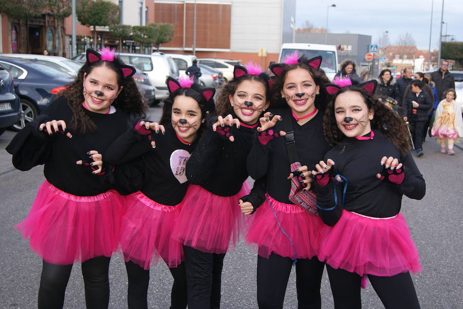 Fotos: Desfile de disfraces de Carnaval por las calles de La Flecha