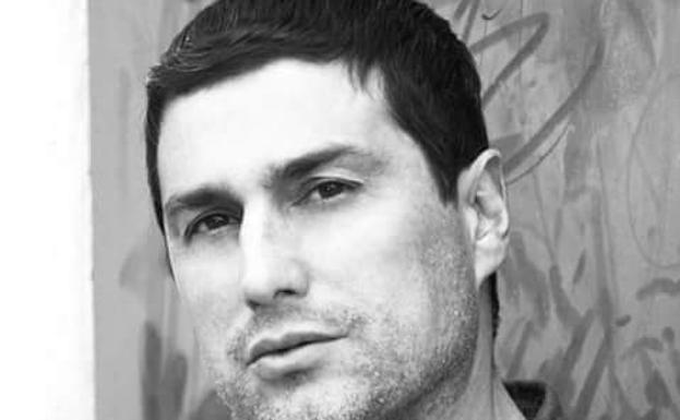 El solista Luis Casado cantará a las 13:00 y 18:00 horas. 