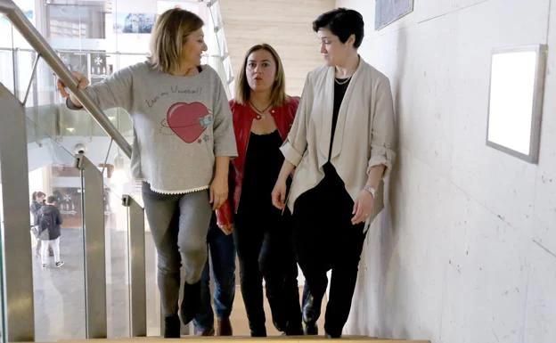 Beatriz Fraile estuvo acompañada por Virginia Barcones, Vicesecretaria General del PSOECyL y por Teresa López, Secretaria General del PSOE de Valladolid. 