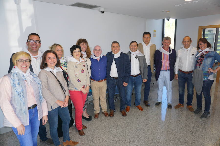 Fotos: Fiestas de Arroyo. San Juan Evangelista. Pregón y desfile de peñas