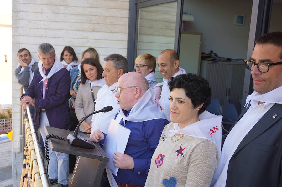 Fotos: Fiestas de Arroyo. San Juan Evangelista. Pregón y desfile de peñas