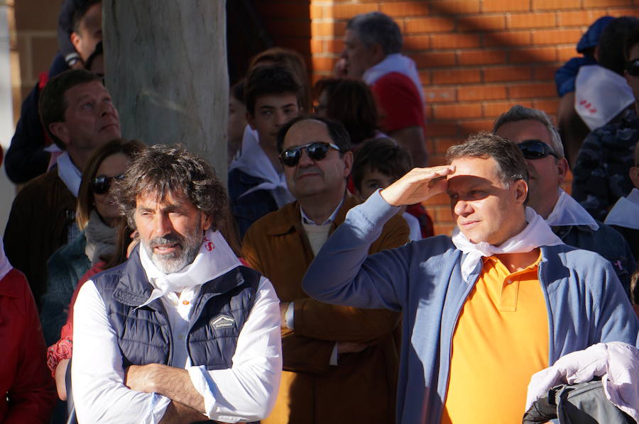 Fotos: Fiestas de Arroyo. San Juan Evangelista. Pregón y desfile de peñas