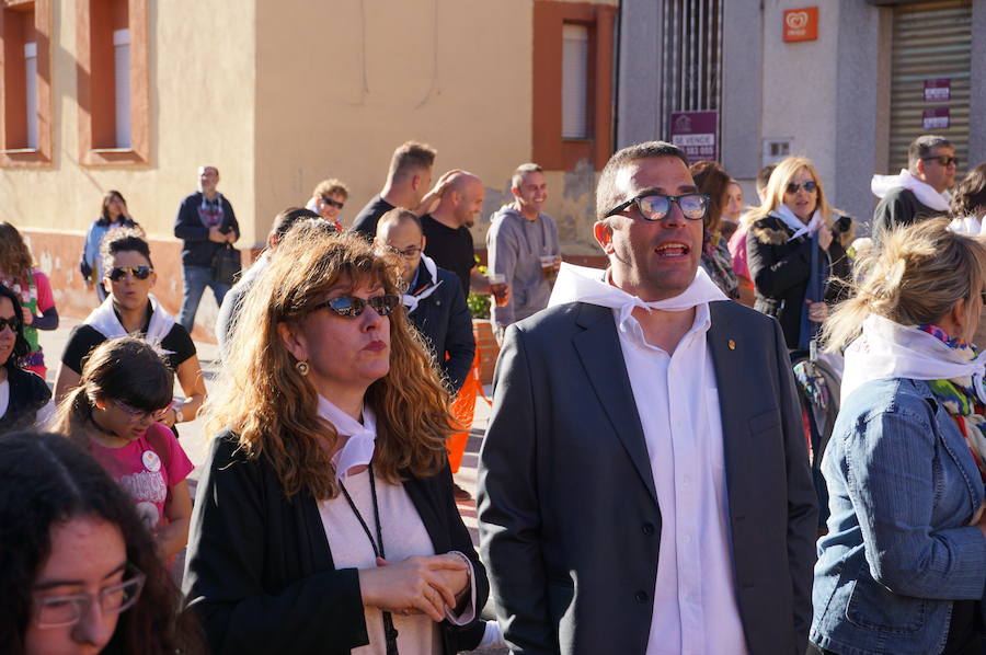 Fotos: Fiestas de Arroyo. San Juan Evangelista. Pregón y desfile de peñas