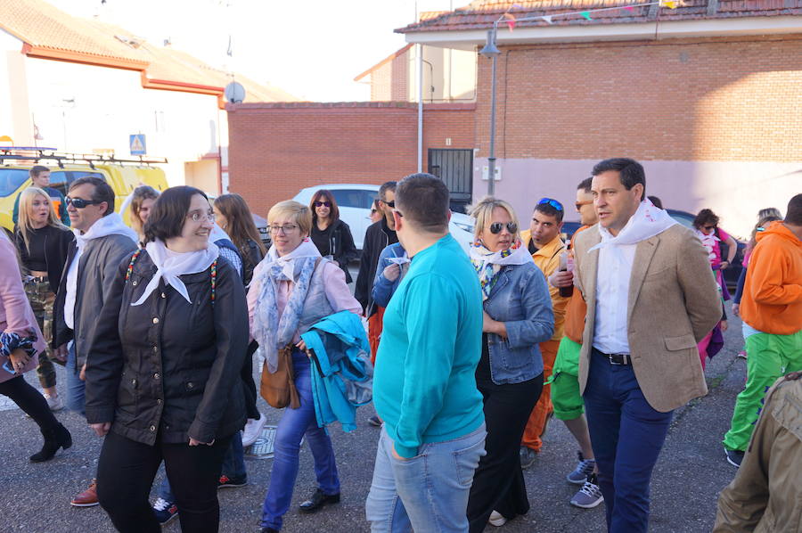 Fotos: Fiestas de Arroyo. San Juan Evangelista. Pregón y desfile de peñas