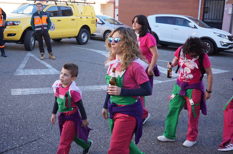 Fotos: Fiestas de Arroyo. San Juan Evangelista. Pregón y desfile de peñas