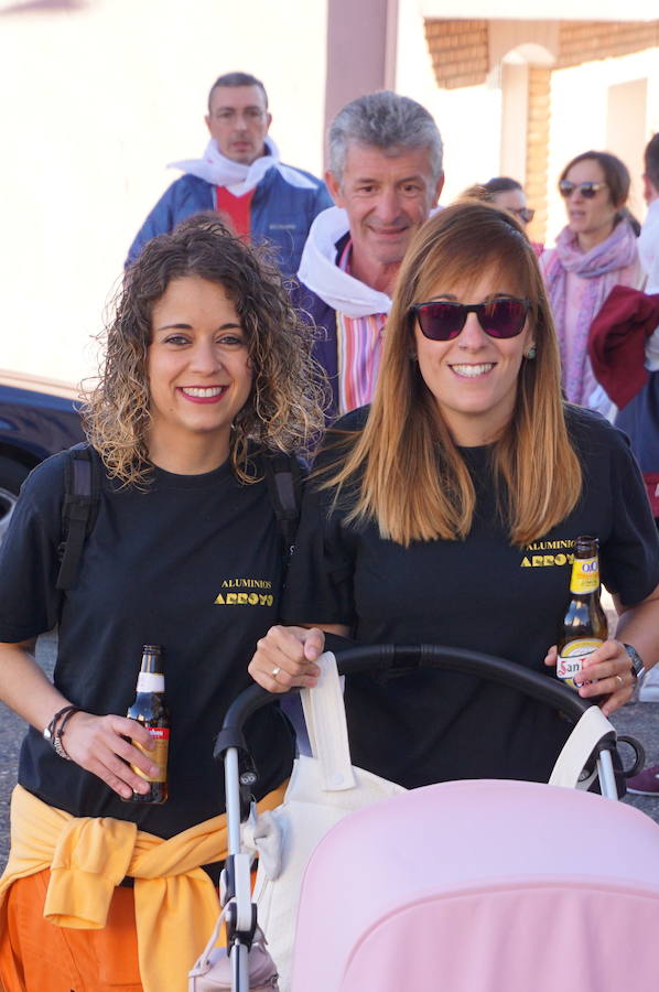 Fotos: Fiestas de Arroyo. San Juan Evangelista. Pregón y desfile de peñas