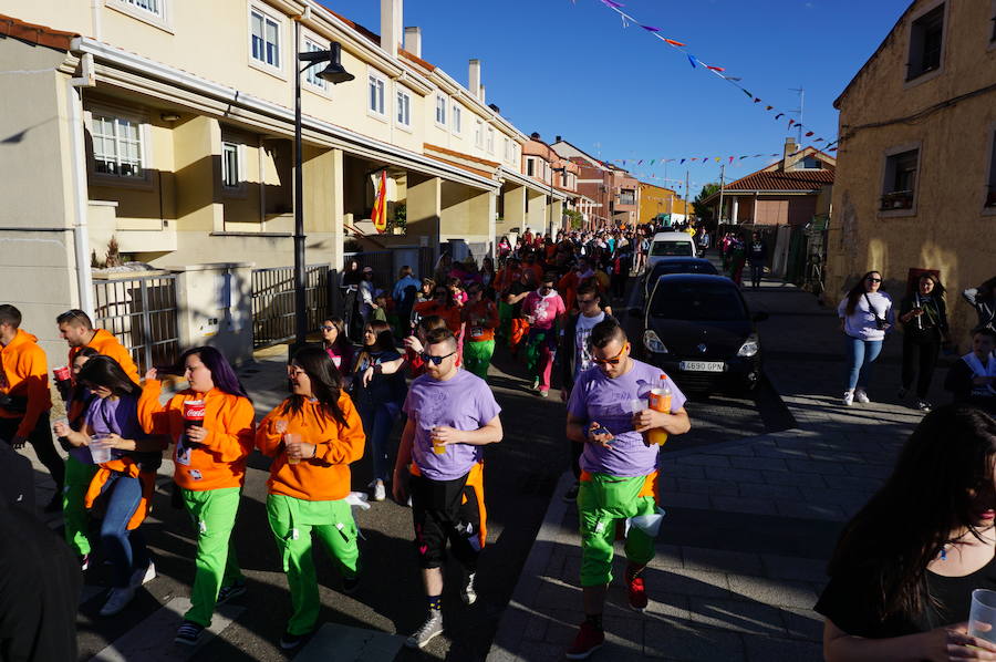 Fotos: Fiestas de Arroyo. San Juan Evangelista. Pregón y desfile de peñas