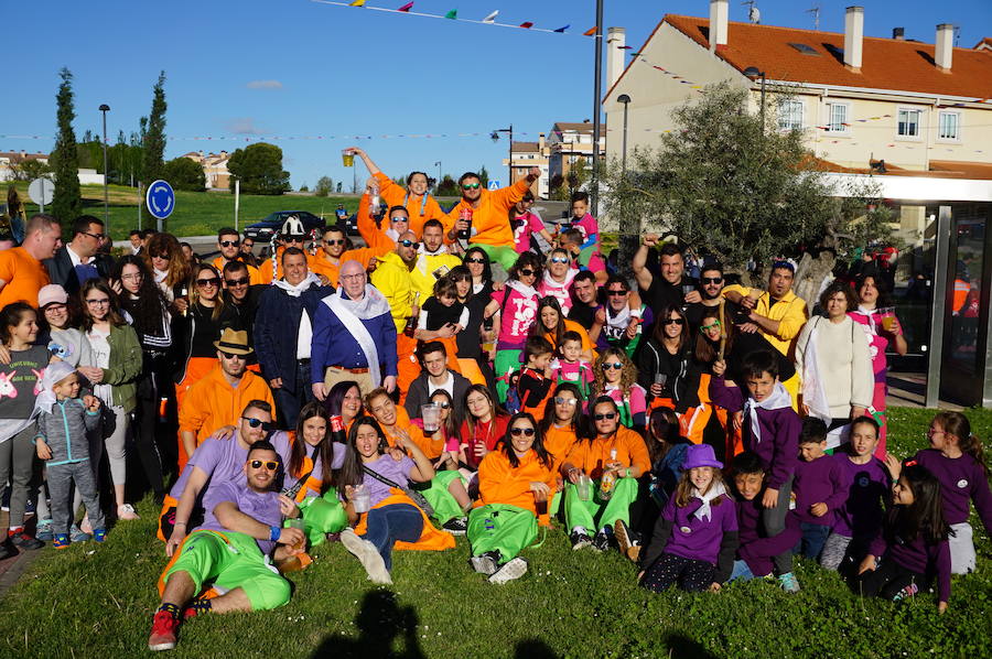 Fotos: Fiestas de Arroyo. San Juan Evangelista. Pregón y desfile de peñas