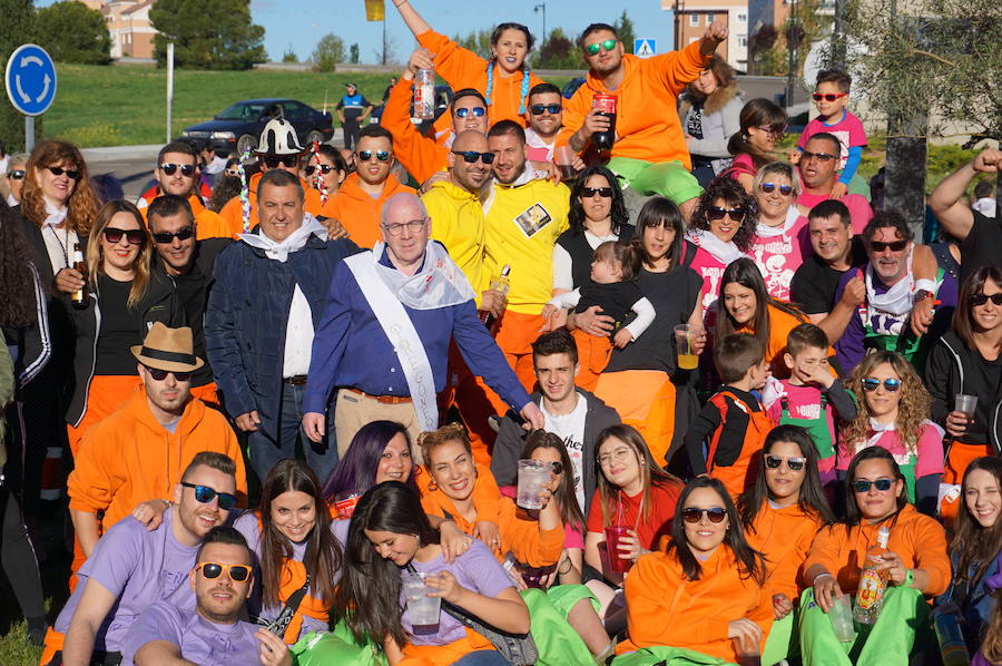 Fotos: Fiestas de Arroyo. San Juan Evangelista. Pregón y desfile de peñas