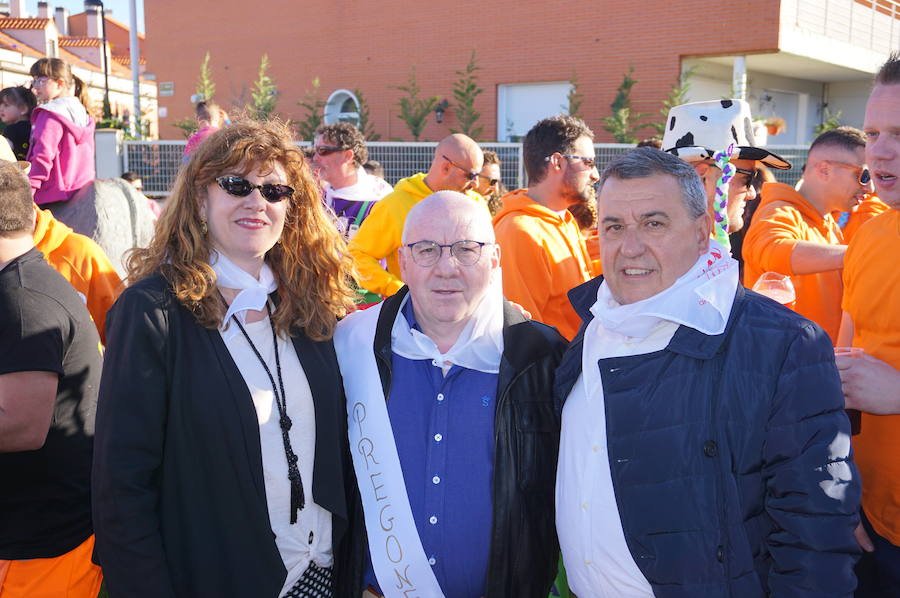 Fotos: Fiestas de Arroyo. San Juan Evangelista. Pregón y desfile de peñas