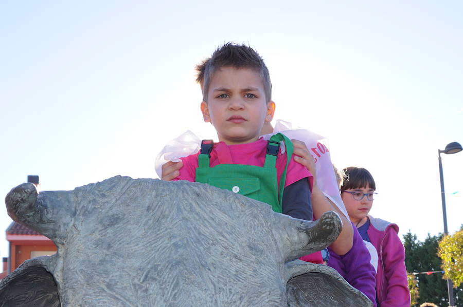 Fotos: Fiestas de Arroyo. San Juan Evangelista. Pregón y desfile de peñas