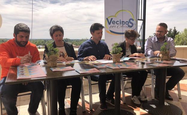 La terraza del Hotel La Vega fue el escenario de la presentación de Vecinos por Arroyo. 