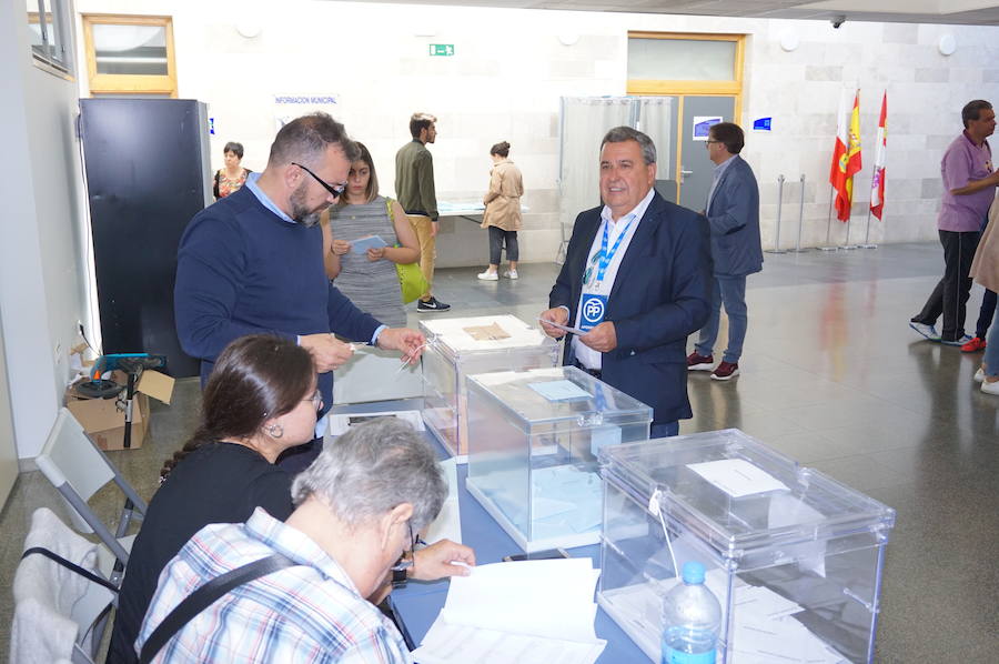 Fotos: Candidatos a la alcaldía de Arroyo y normalidad en los colegios electorales