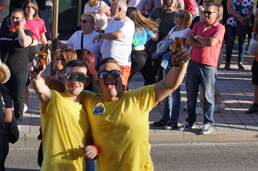 Fotos: Pregón y desfile de peñas fiestas de La Flecha